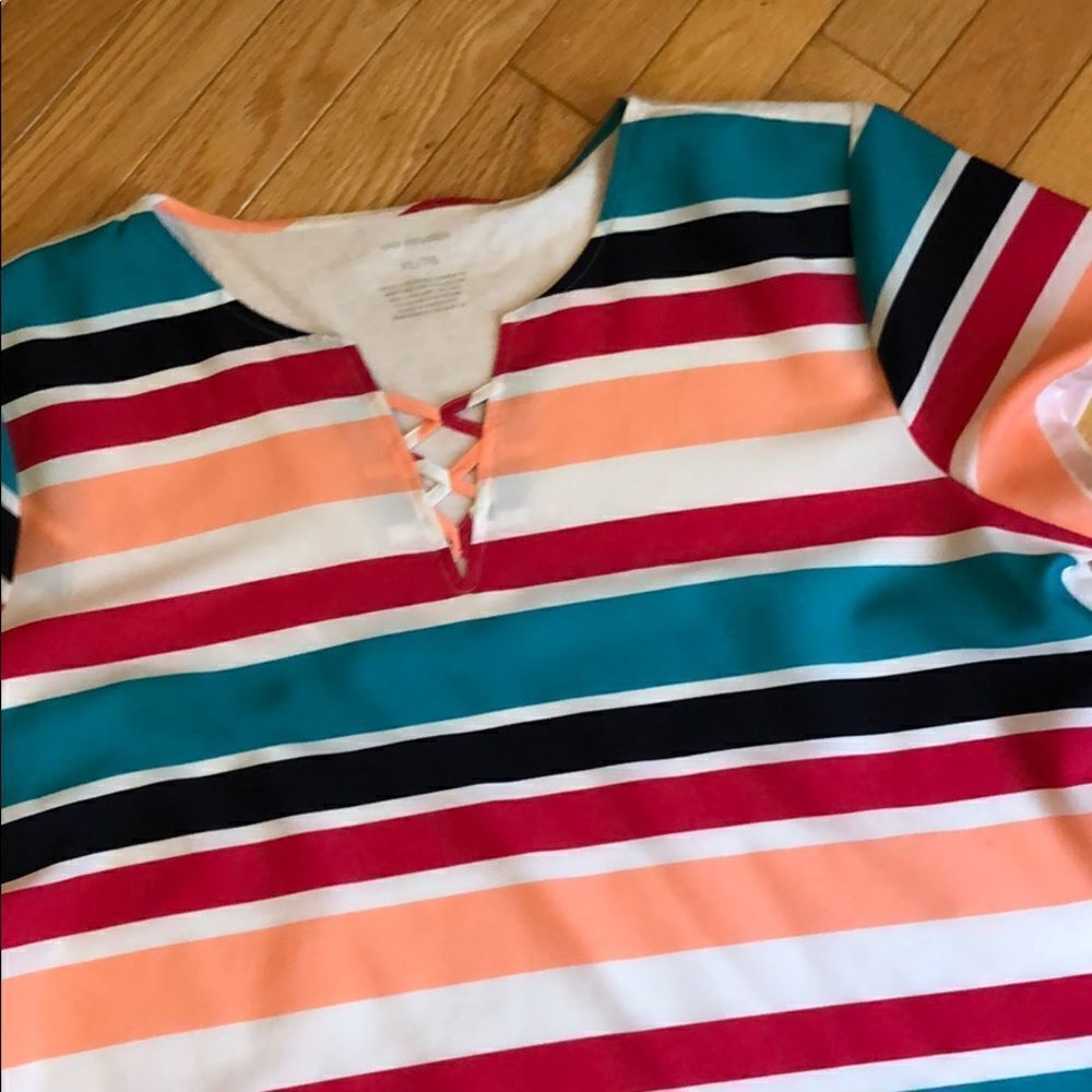 VanāHeusenāHorizontalāStripedĀ Teeāš¦ - Picture 3 of 4